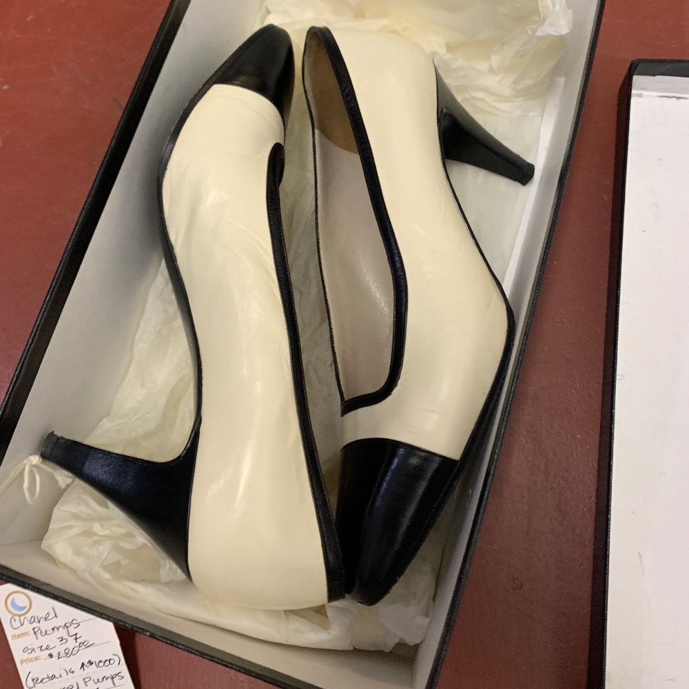 Chanel Classic Pumps Size 37